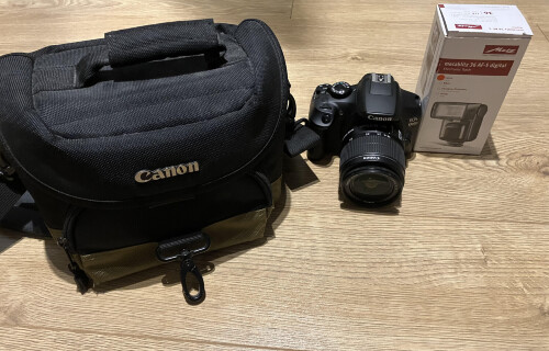 Canon 1300D+objektív,blesk, brašna