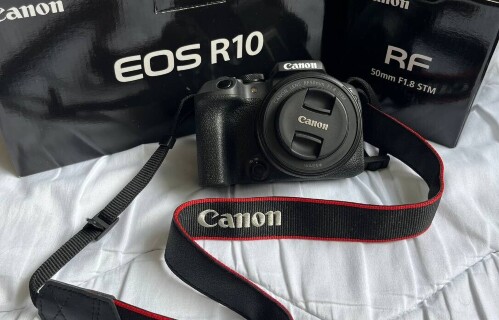 Predám Canon EOS R10 + Canon RF 50mm f/1.8 STM + free statív