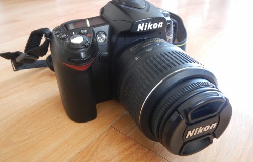 Predám Nikon D90 + príslušenstvo