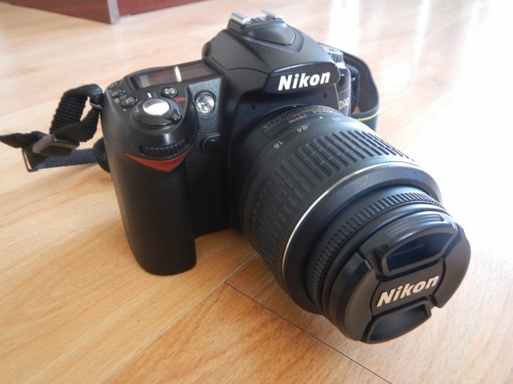 Predám Nikon D90 + príslušenstvo