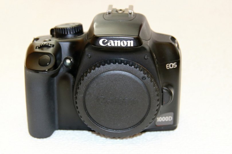 Canon 1000D - len telo