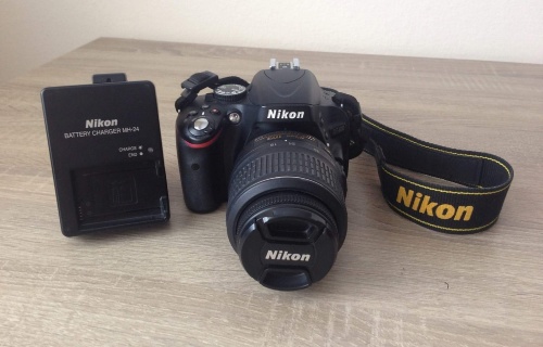 Predam Nikon D5100 + objektiv Nikkor 18-55mm AF-S f/ 3.5-5.6