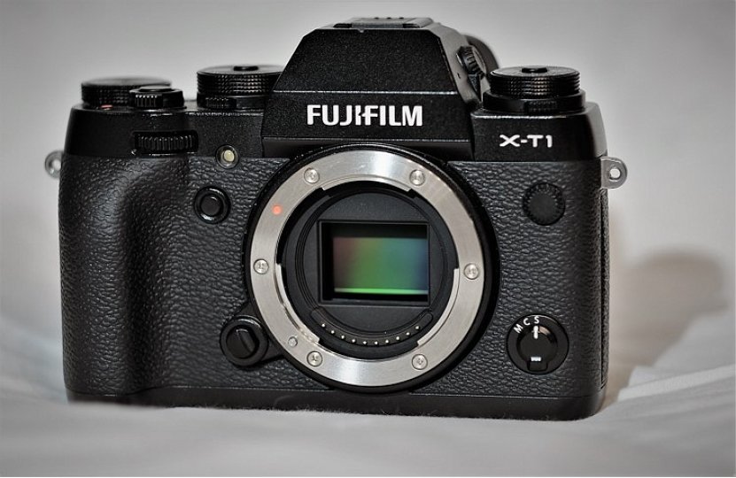 Predam Fujifilm X-T1 s 27mm objektivom