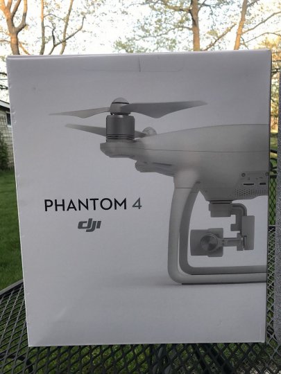 DJI Phantom 4 Quadcopter Drone s 4K stabilizovaným 12MP kamerou