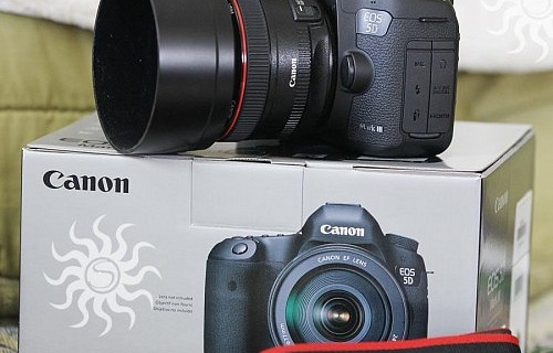 Canon EOS 5D Mark III s objektívom EF 24-105mm IS