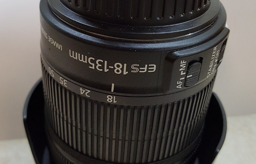 Canon EF-S 18-135mm f/3.5-5.6 IS STM v perfektnom stave