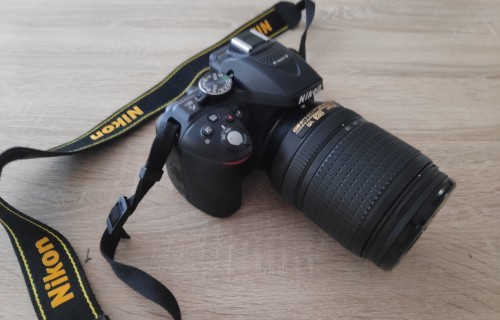 Predám Nikon D5300 s objektívom NIKKOR 18-140 F/3.5 - 5.6
